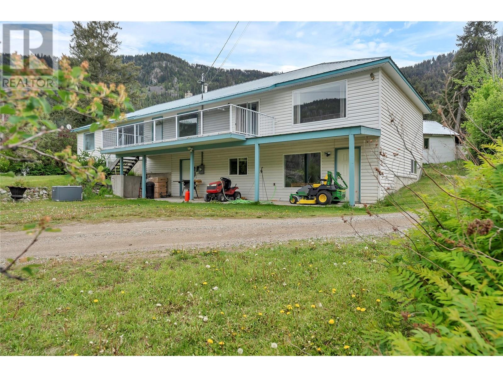 1167 Highway 3, Princeton, British Columbia  V0X 1W0 - Photo 3 - 10348545