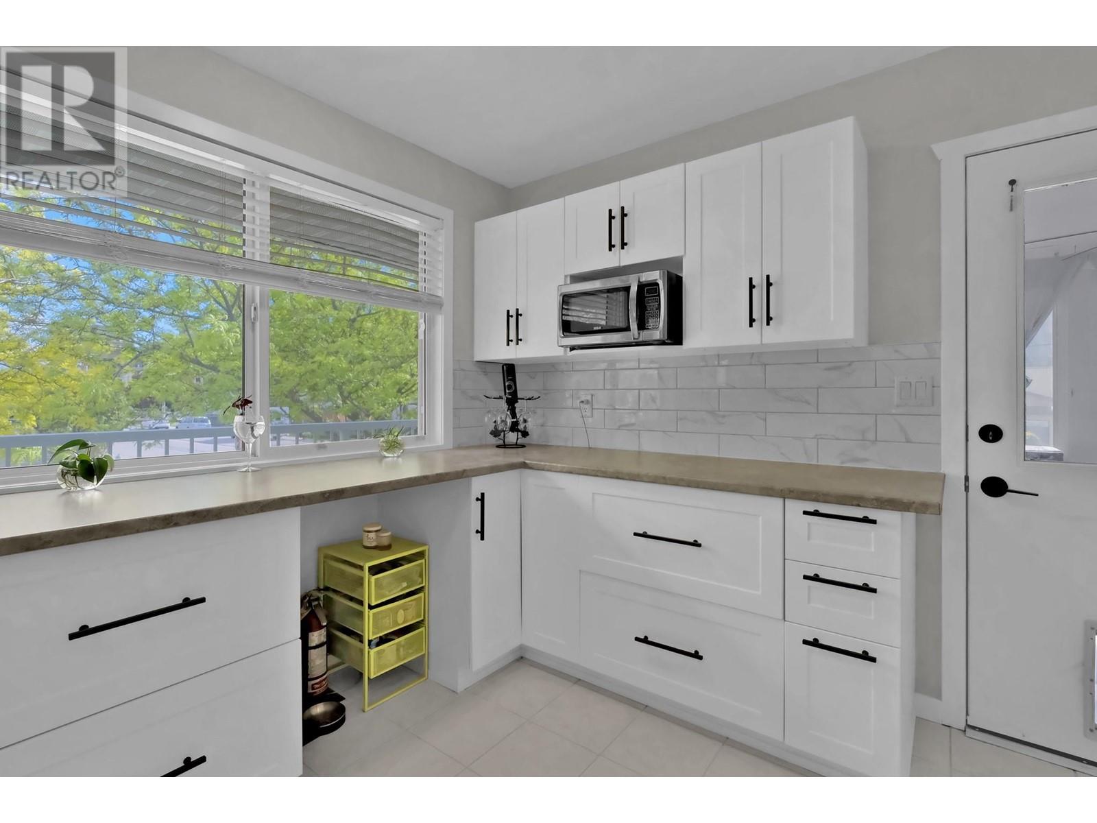 195 Waterford Avenue, Penticton, British Columbia  V2A 3T6 - Photo 10 - 10348573