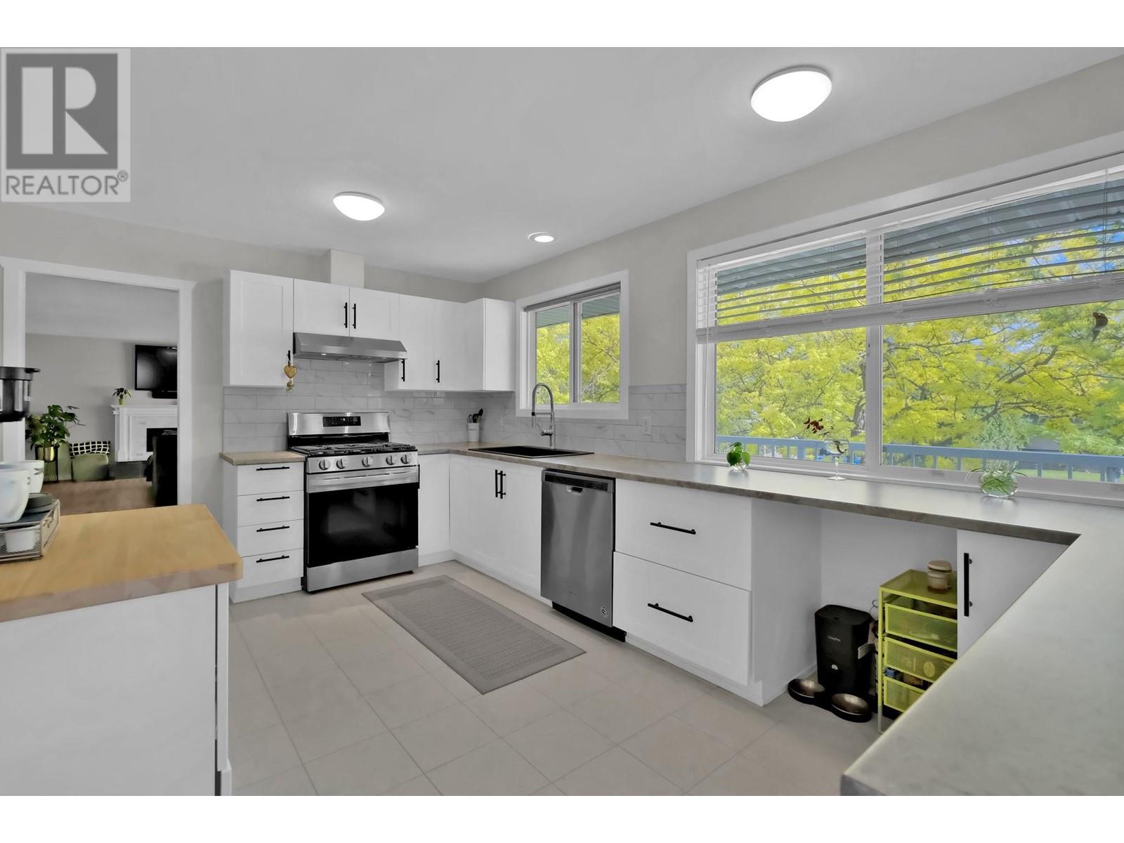 195 Waterford Avenue, Penticton, British Columbia  V2A 3T6 - Photo 12 - 10348573