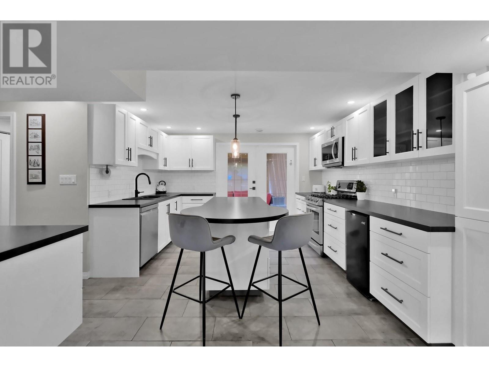 195 Waterford Avenue, Penticton, British Columbia  V2A 3T6 - Photo 31 - 10348573