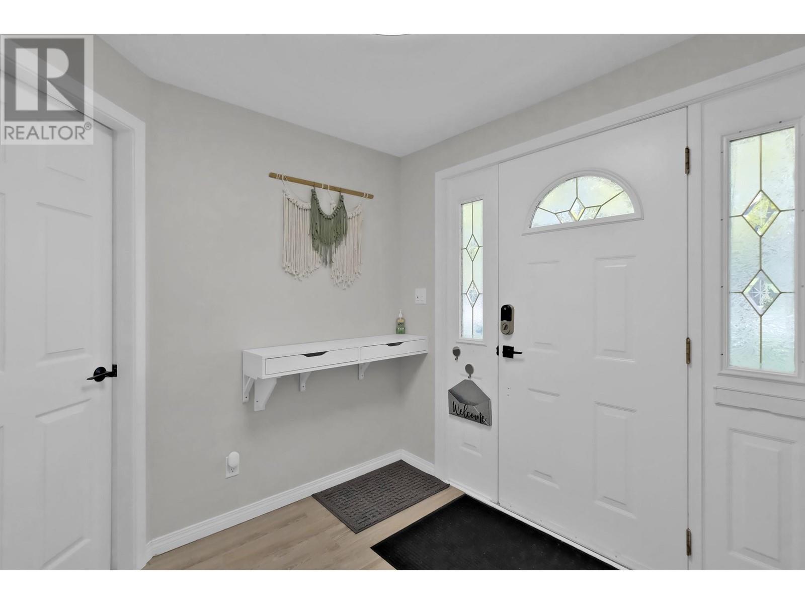 195 Waterford Avenue, Penticton, British Columbia  V2A 3T6 - Photo 4 - 10348573