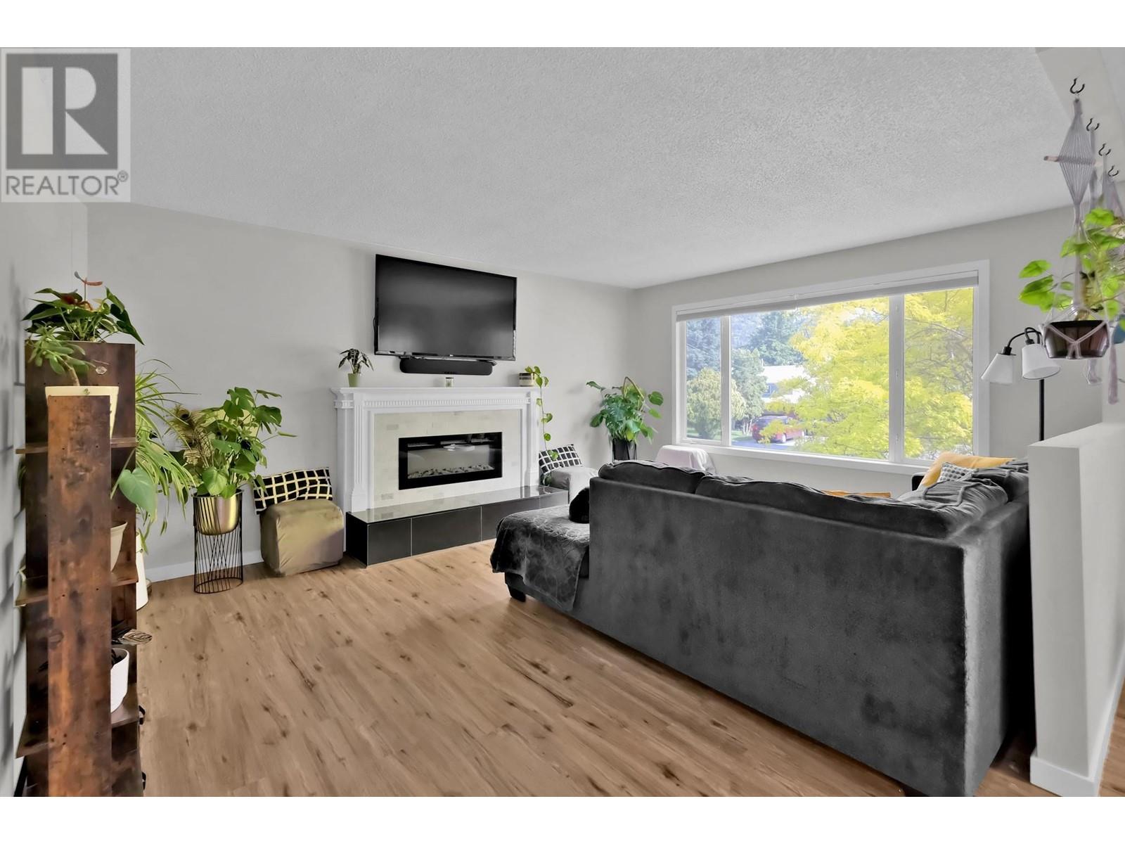195 Waterford Avenue, Penticton, British Columbia  V2A 3T6 - Photo 5 - 10348573