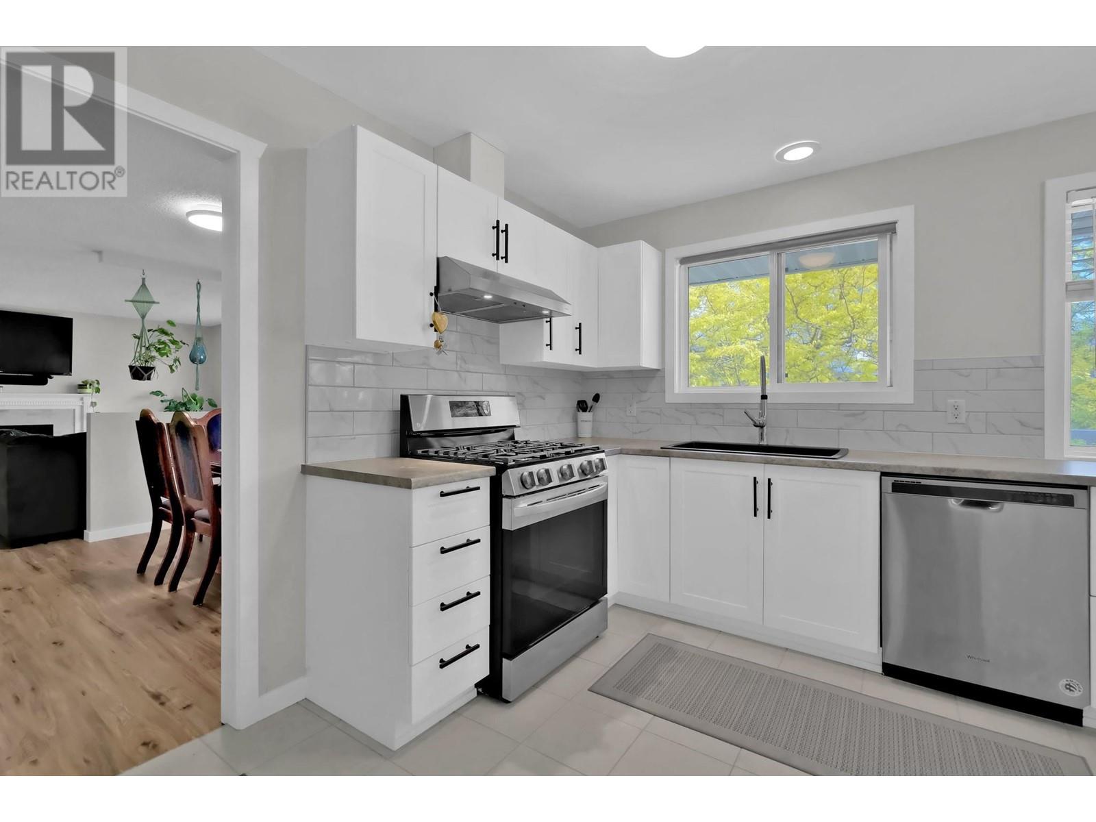 195 Waterford Avenue, Penticton, British Columbia  V2A 3T6 - Photo 9 - 10348573