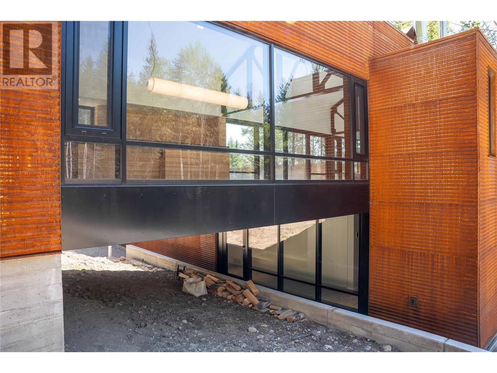 2060 Mcmurdo Road, Golden, British Columbia  V0A 1H0 - Photo 12 - 10347894