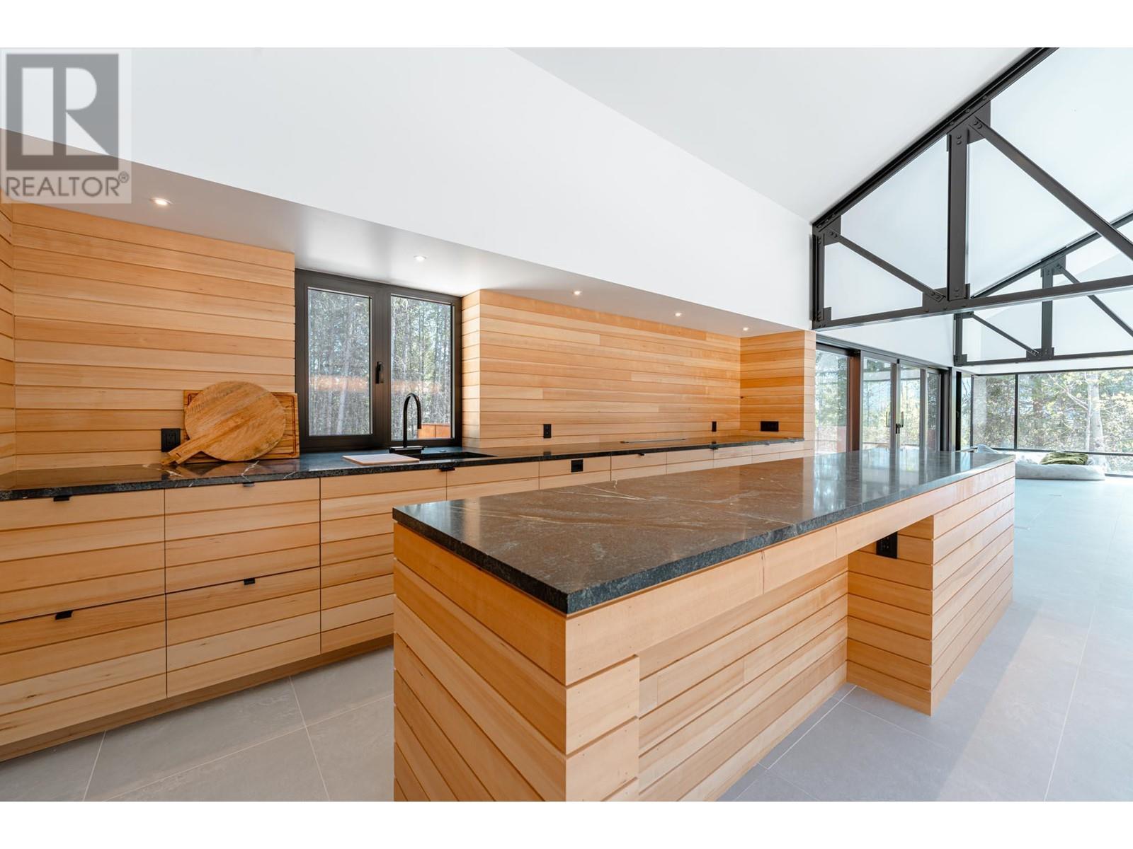 2060 Mcmurdo Road, Golden, British Columbia  V0A 1H0 - Photo 41 - 10347894