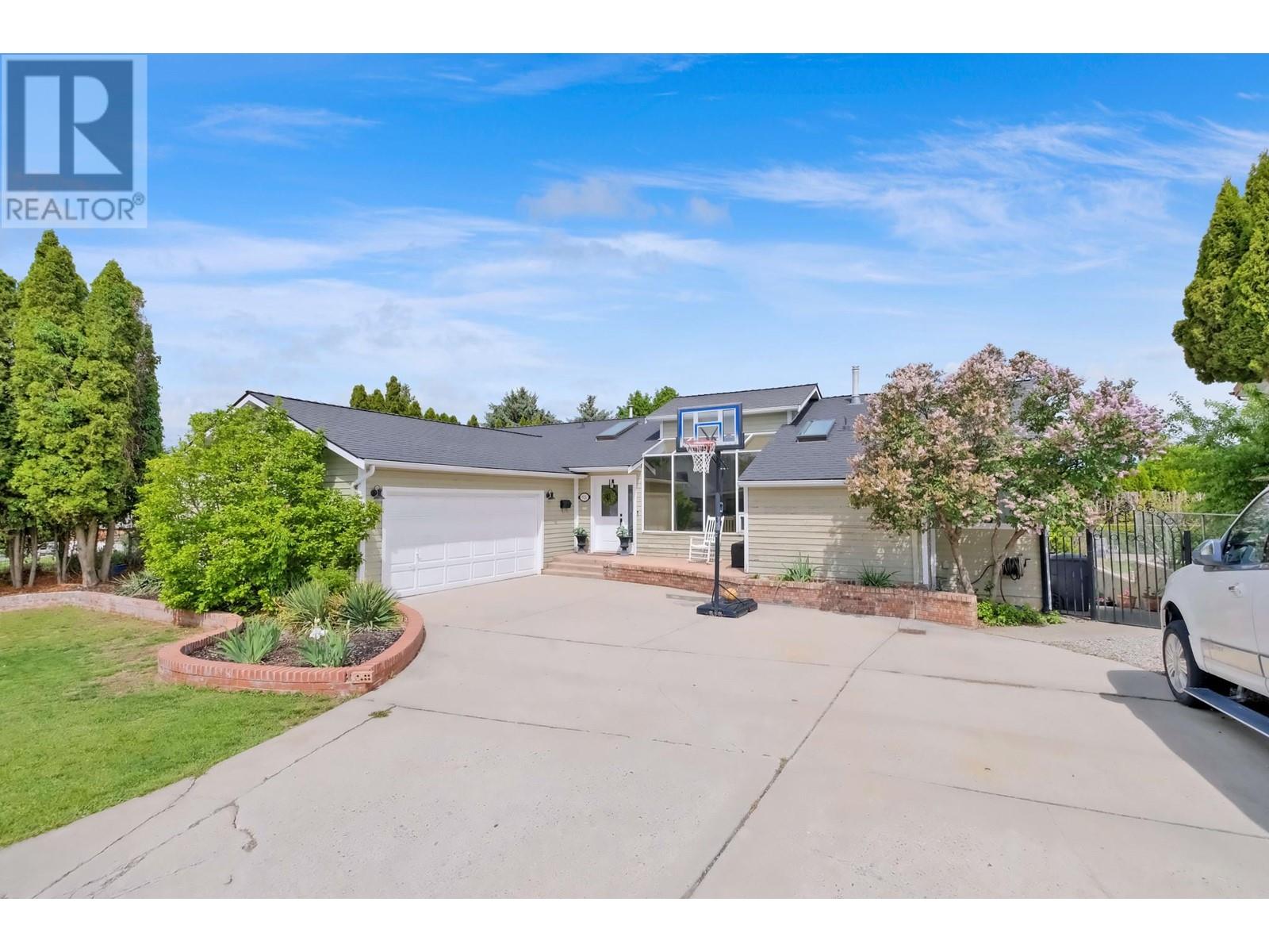 921 Westminster Avenue E, Penticton, British Columbia  V2A 1J6 - Photo 1 - 10348641