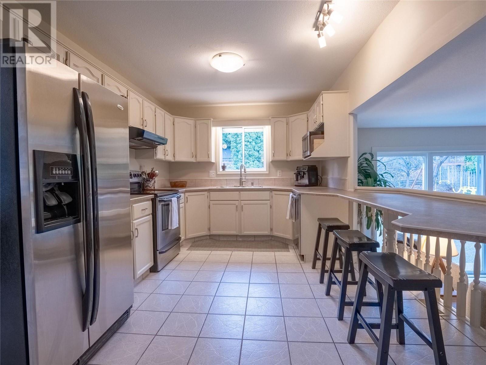 162 Uplands Place, Penticton, British Columbia  V2A 7Y1 - Photo 6 - 10348005