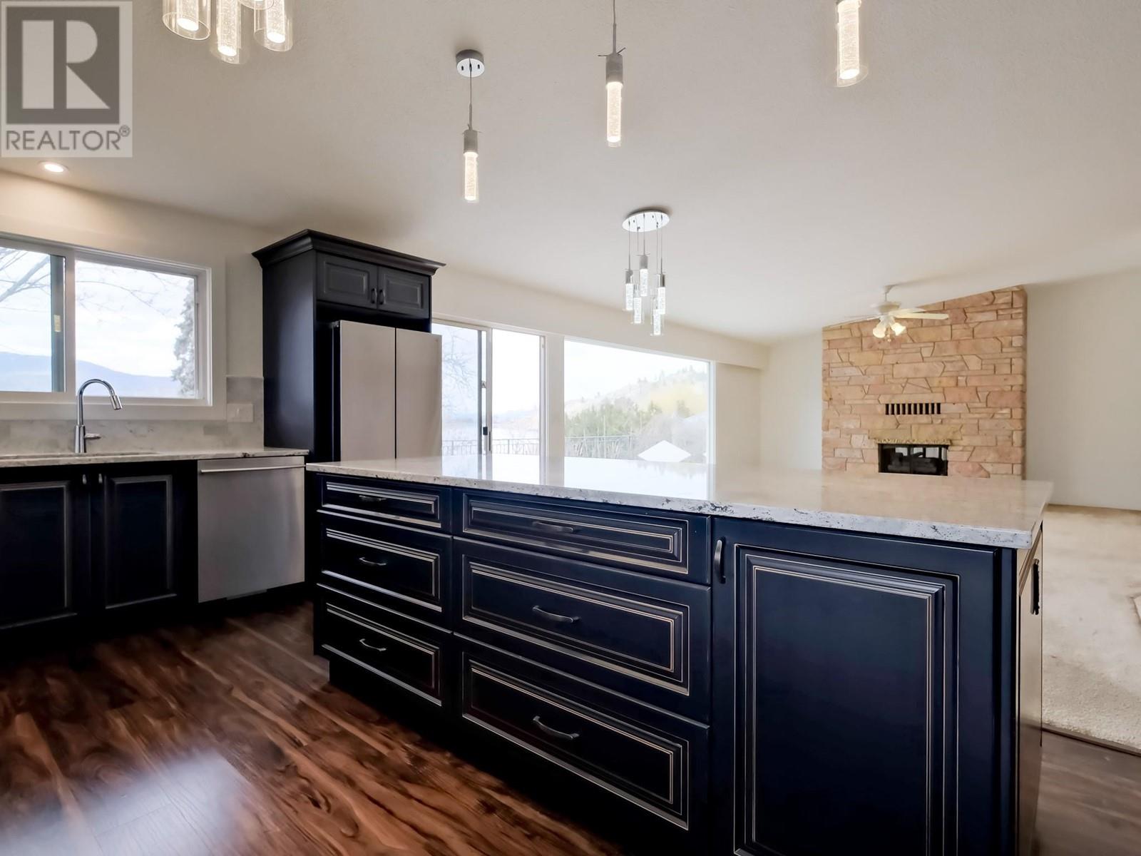 102 Derenzy Place, Penticton, British Columbia  V2A 8W7 - Photo 11 - 10348698