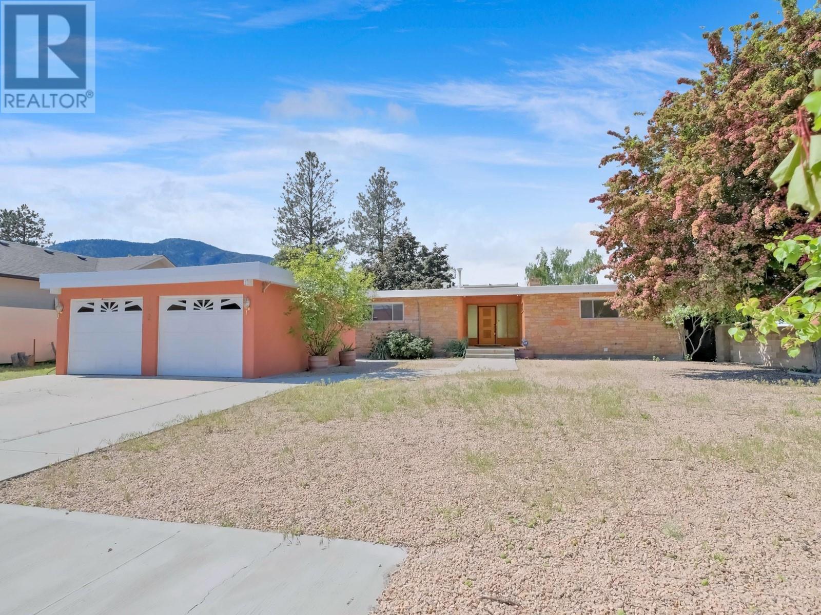 102 Derenzy Place, Penticton, British Columbia  V2A 8W7 - Photo 2 - 10348698
