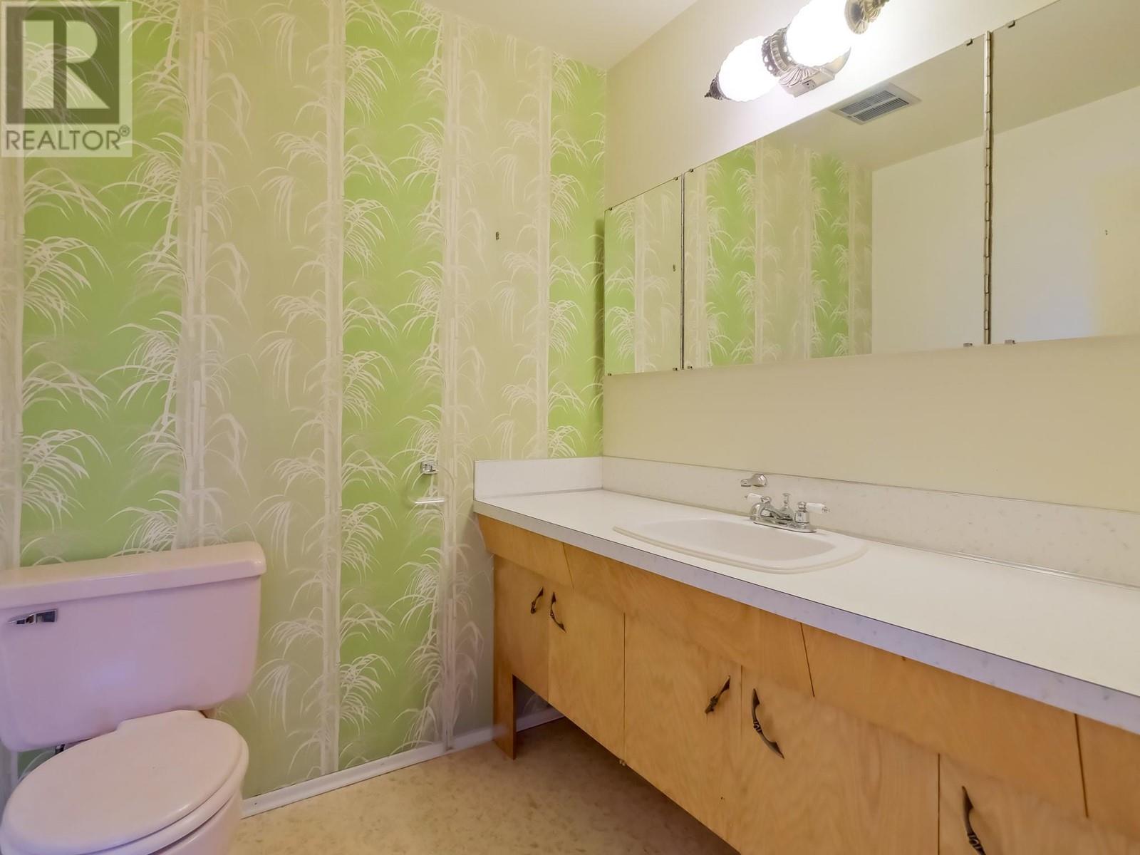 102 Derenzy Place, Penticton, British Columbia  V2A 8W7 - Photo 28 - 10348698
