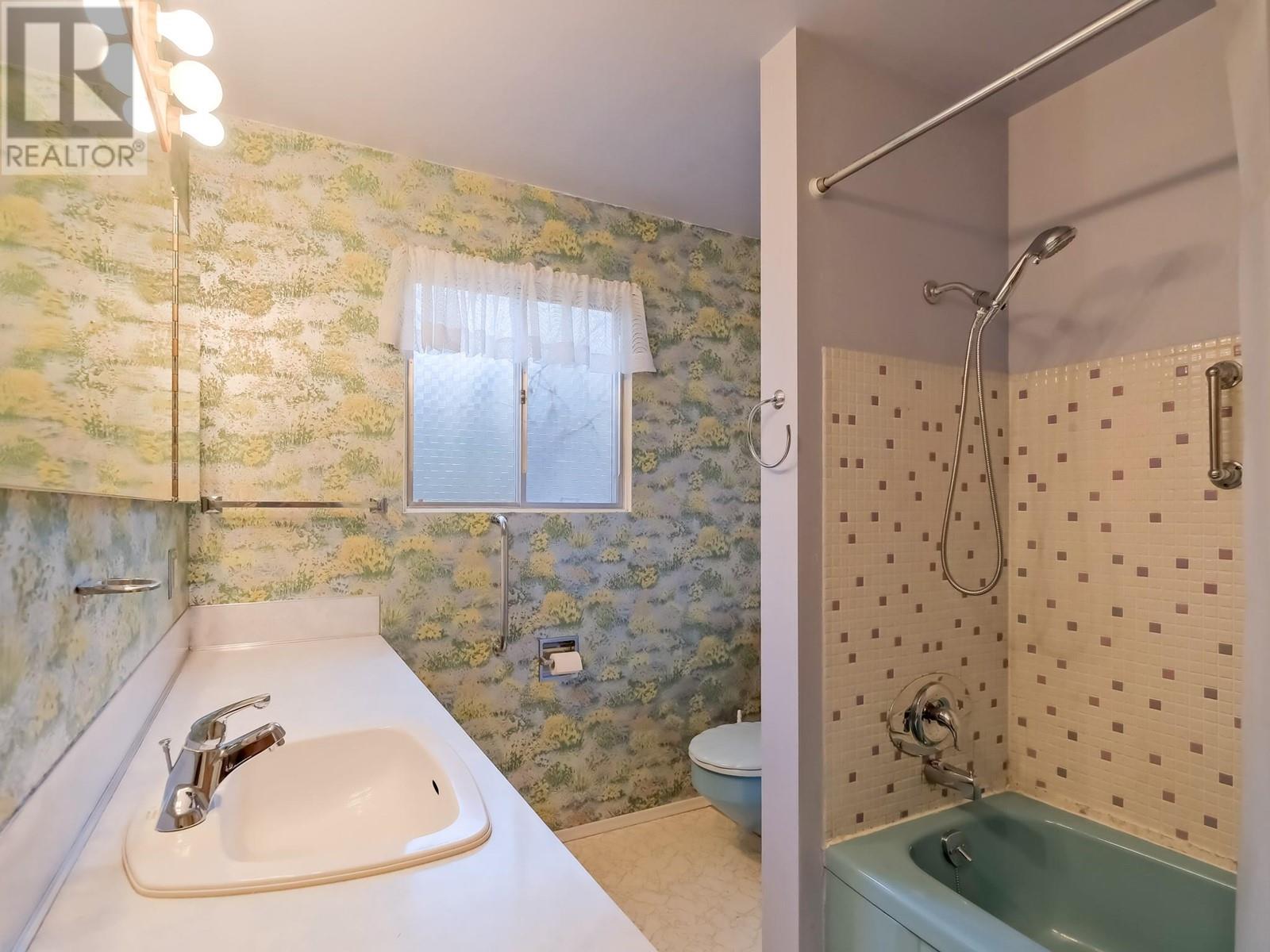 102 Derenzy Place, Penticton, British Columbia  V2A 8W7 - Photo 30 - 10348698