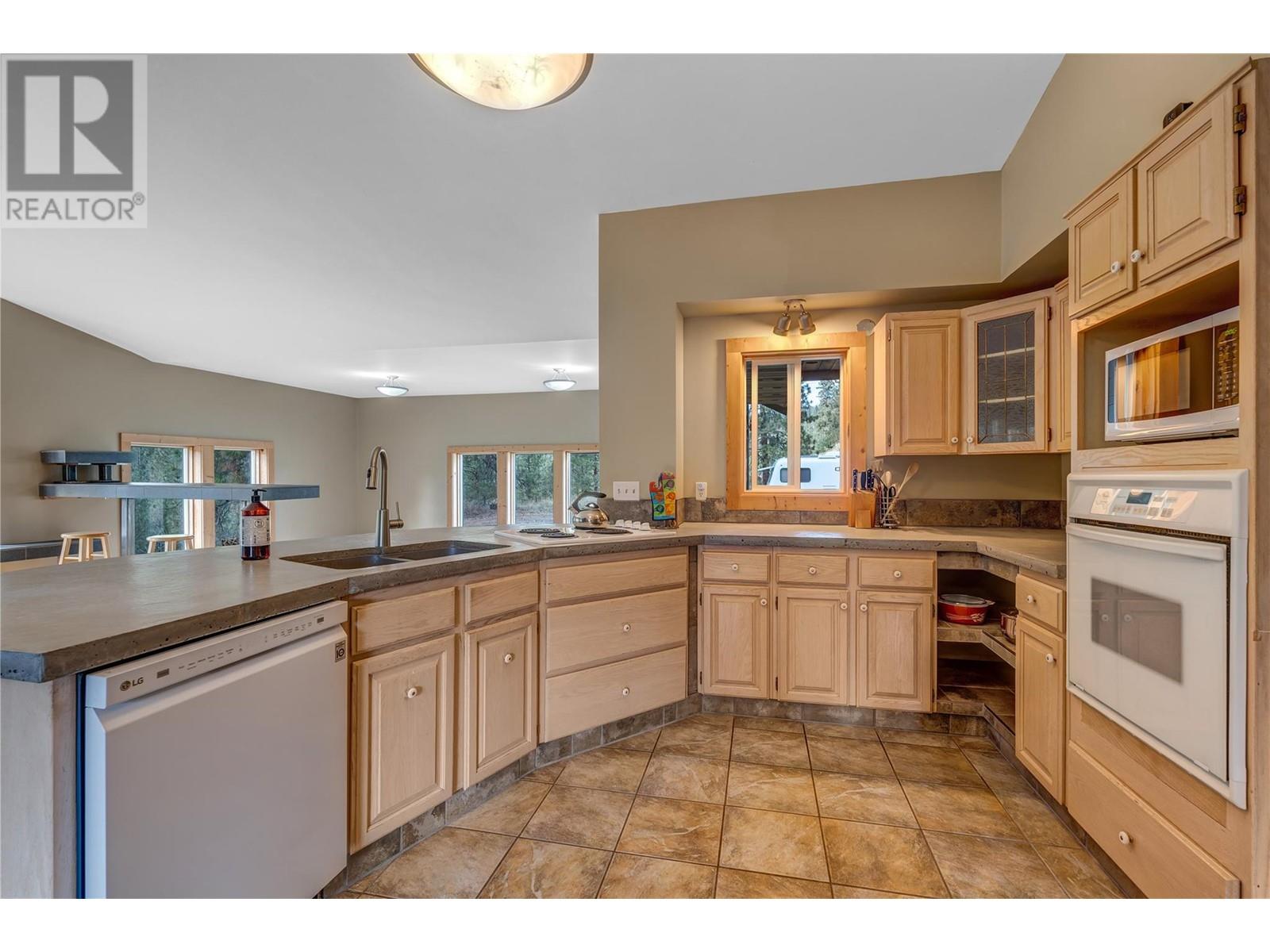28 Deans Road, Summerland, British Columbia  V0H 1Z8 - Photo 8 - 10348462