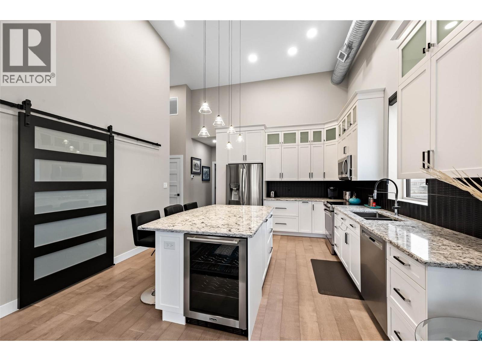 7450 Dallas Drive, Kamloops, British Columbia  V2C 6Z1 - Photo 6 - 10348539