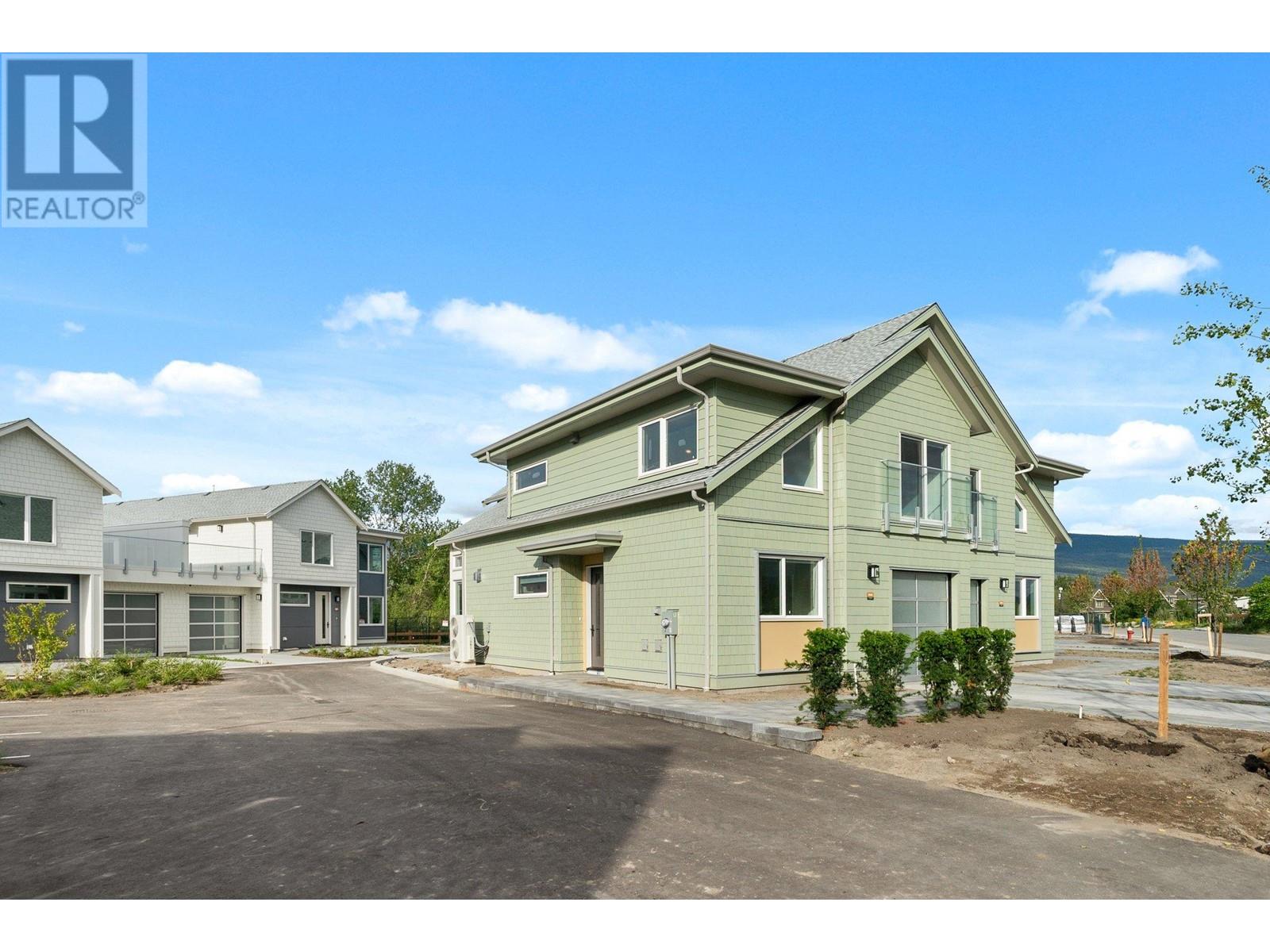 3060 Landry Crescent, Summerland, British Columbia  V0H 1Z9 - Photo 3 - 10348828