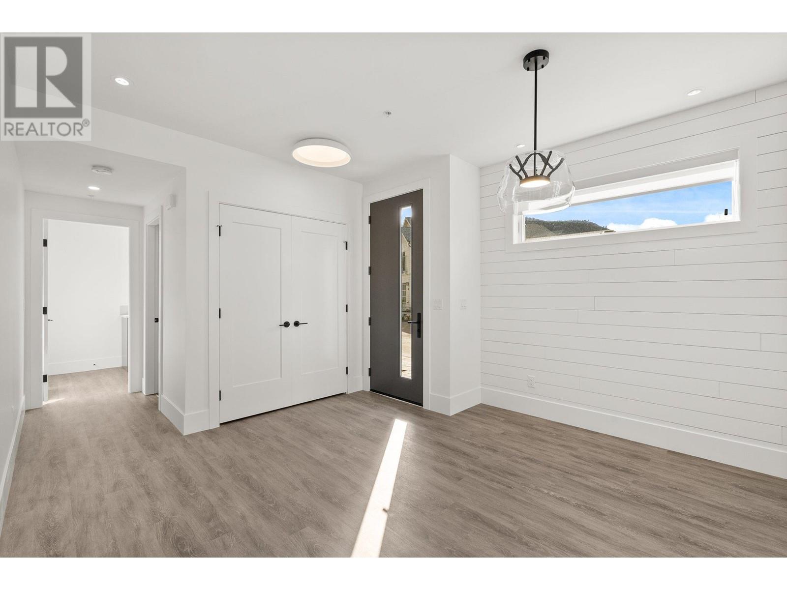 3060 Landry Crescent, Summerland, British Columbia  V0H 1Z9 - Photo 4 - 10348828