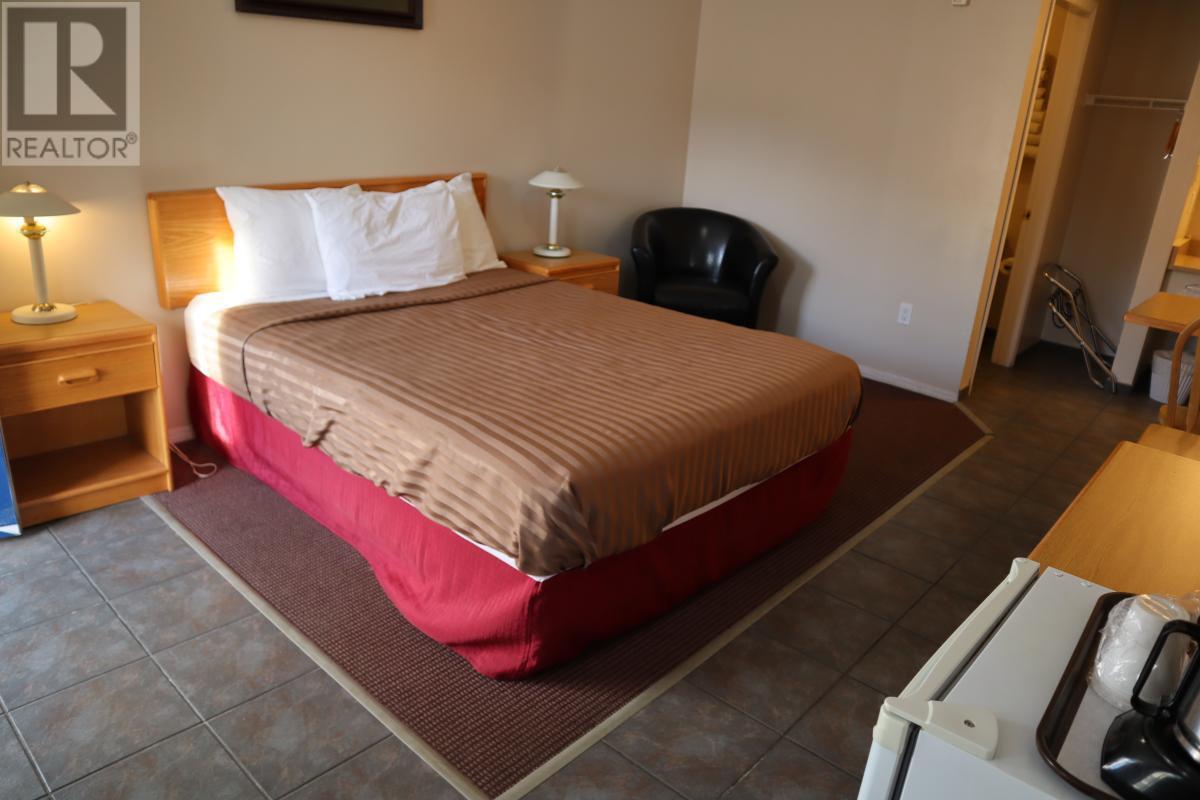 5887 Main Street, Oliver, British Columbia  V0H 1T0 - Photo 17 - 10348493