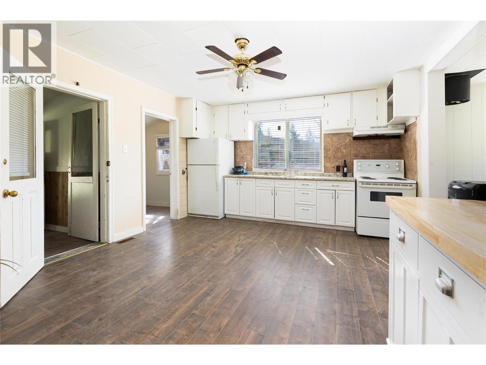 4251 Mikkelson Frontage Road, Tappen, British Columbia  V0E 2X2 - Photo 4 - 10347697