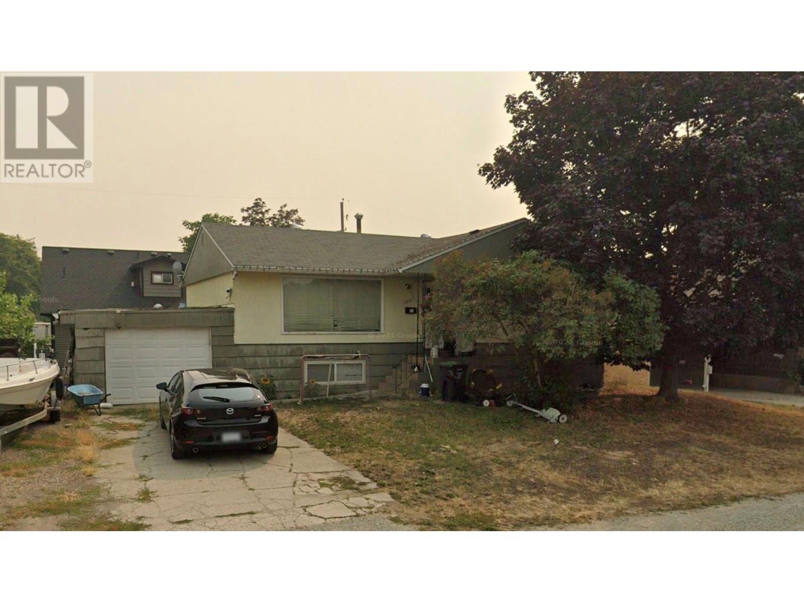 2261 Burnett Street, Kelowna, British Columbia  V1Y 2T7 - Photo 2 - 10348401