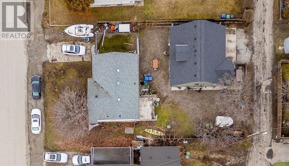 2261 Burnett Street, Kelowna, British Columbia  V1Y 2T7 - Photo 3 - 10348401