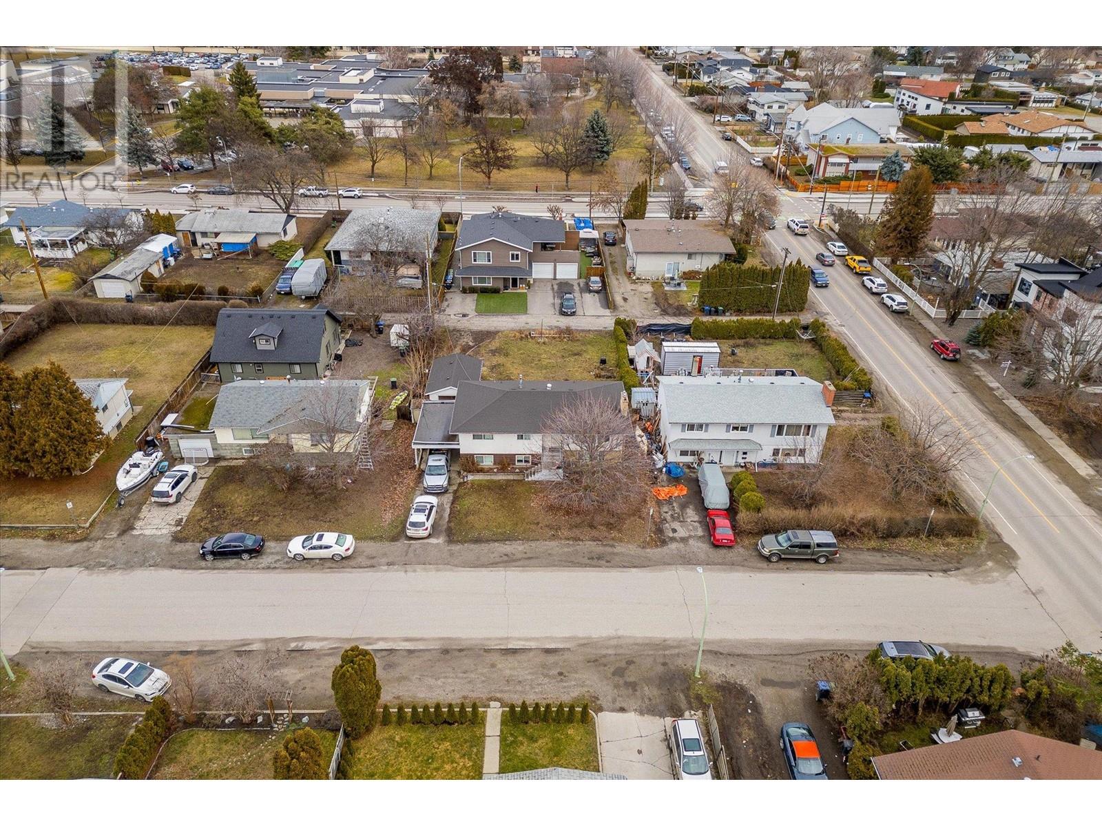 2261 Burnett Street, Kelowna, British Columbia  V1Y 2T7 - Photo 5 - 10348401