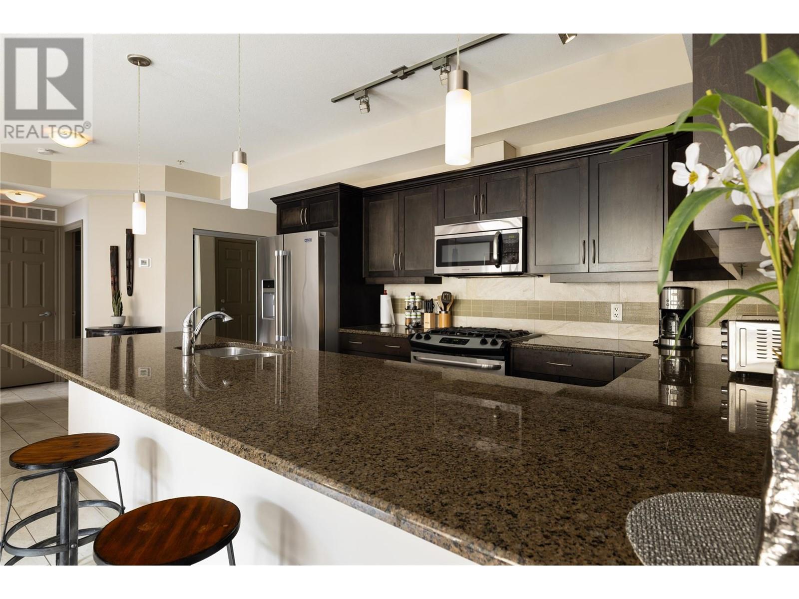 3589 Skaha Lake Road Unit# 205, Penticton, British Columbia  V2A 7K2 - Photo 3 - 10343236