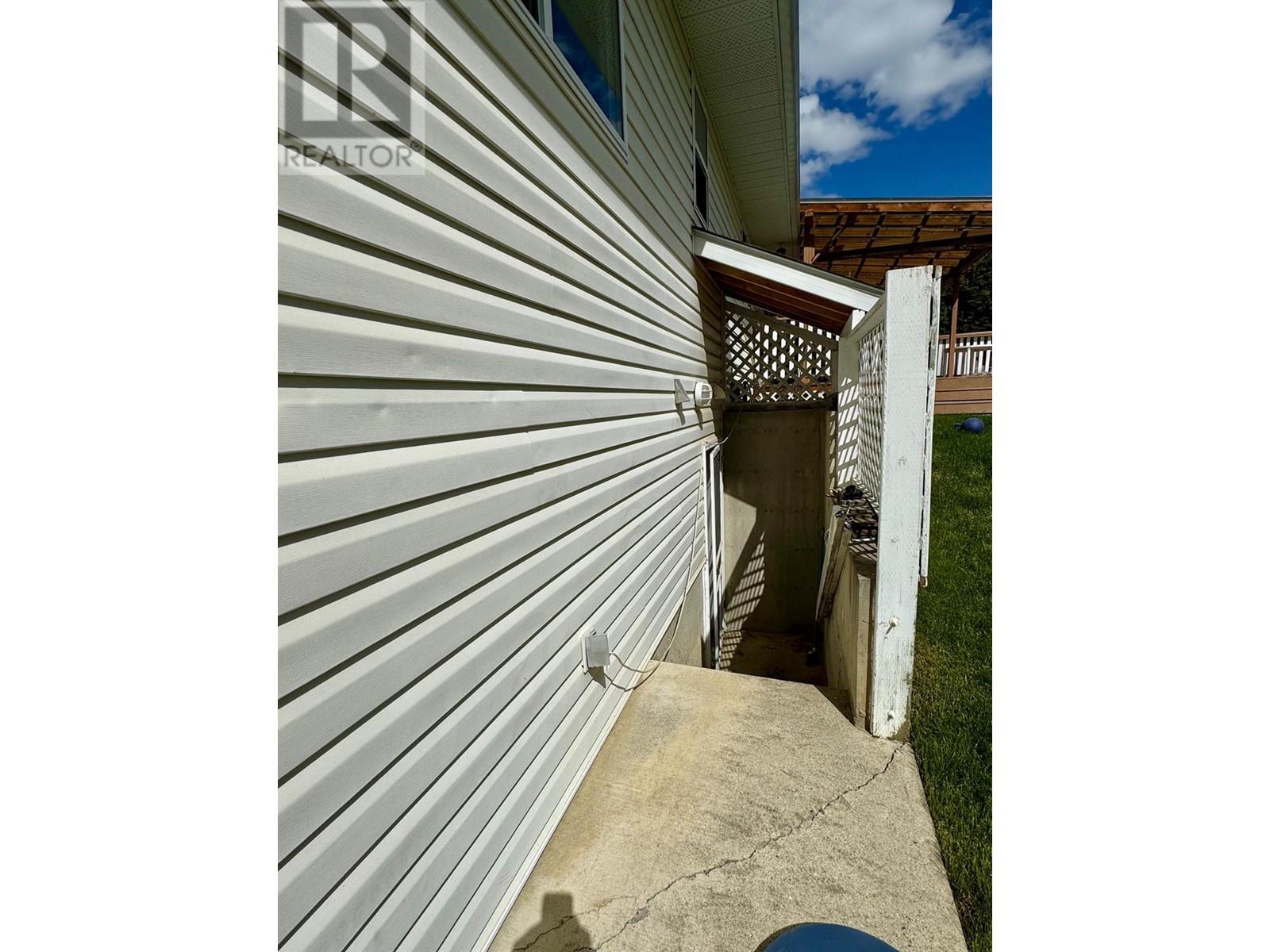 307 Dugan Street, Creston, British Columbia  V0B 1G3 - Photo 7 - 10348909