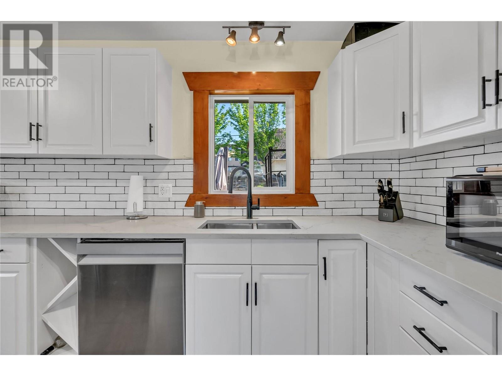 53 Granby Place, Penticton, British Columbia  V2A 2Z3 - Photo 2 - 10349119