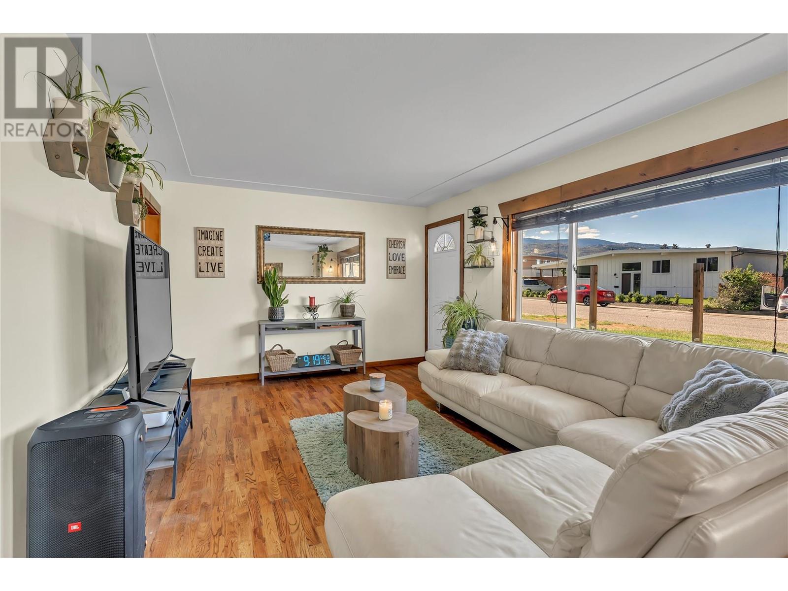 53 Granby Place, Penticton, British Columbia  V2A 2Z3 - Photo 3 - 10349119
