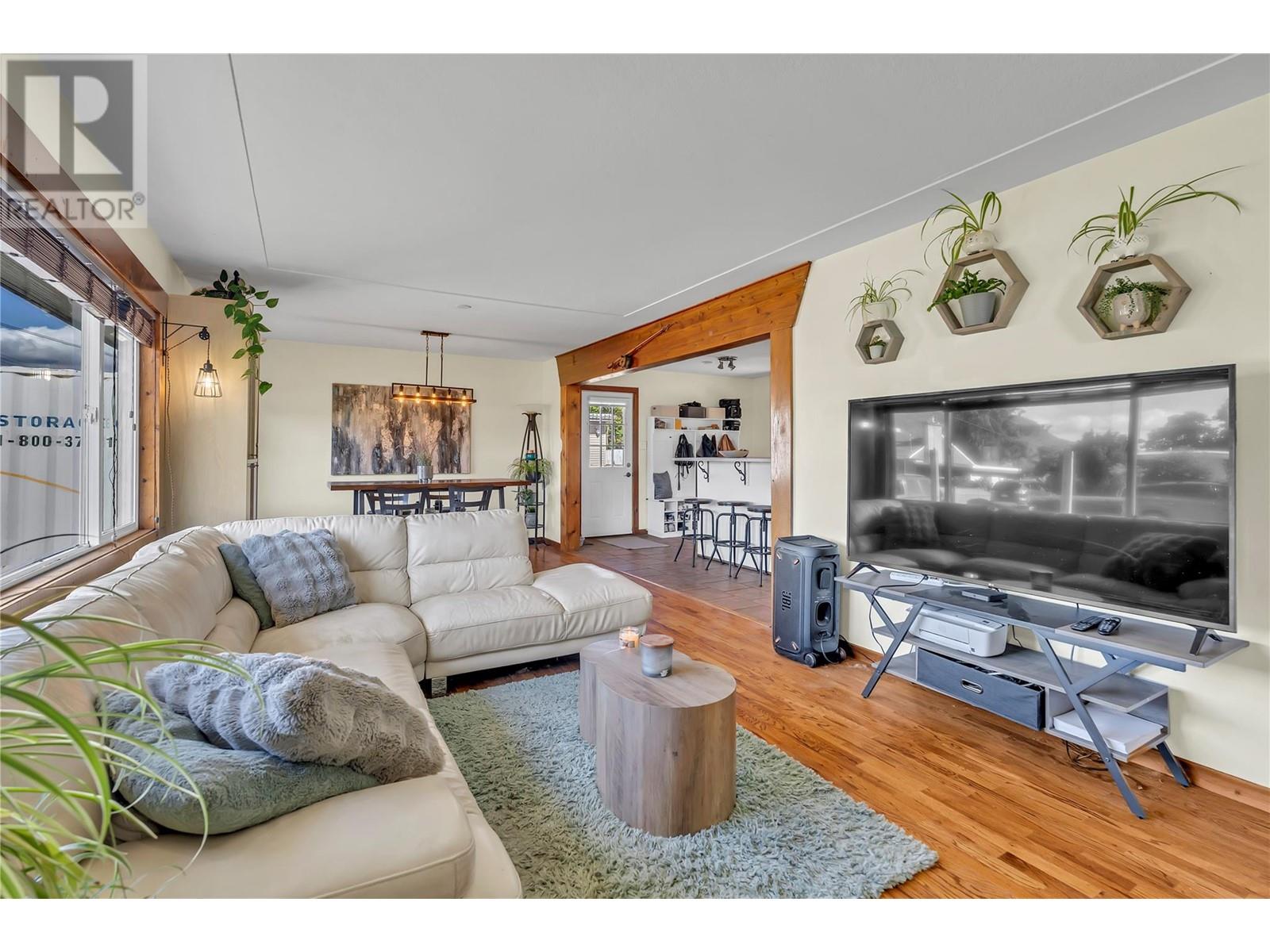 53 Granby Place, Penticton, British Columbia  V2A 2Z3 - Photo 4 - 10349119
