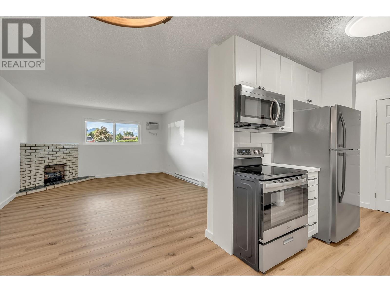 110 Skaha Place Unit# 107, Penticton, British Columbia  V2A 7L1 - Photo 2 - 10349168