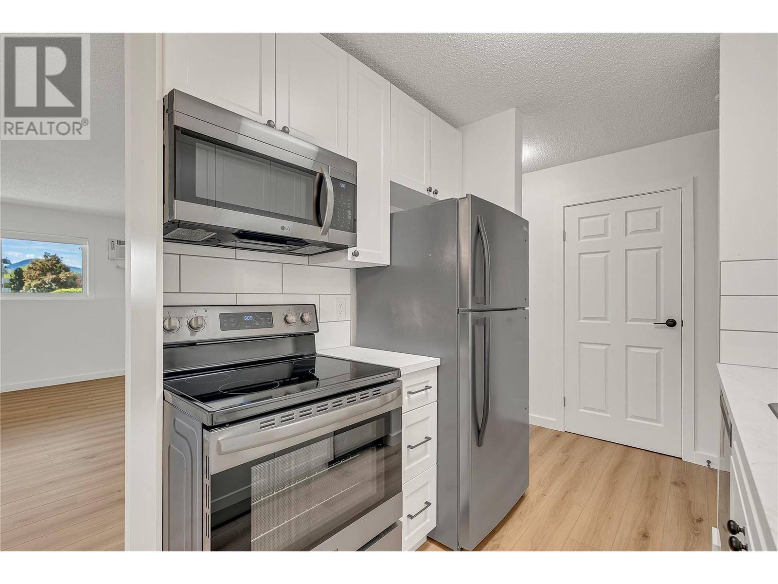 110 Skaha Place Unit# 107, Penticton, British Columbia  V2A 7L1 - Photo 3 - 10349168