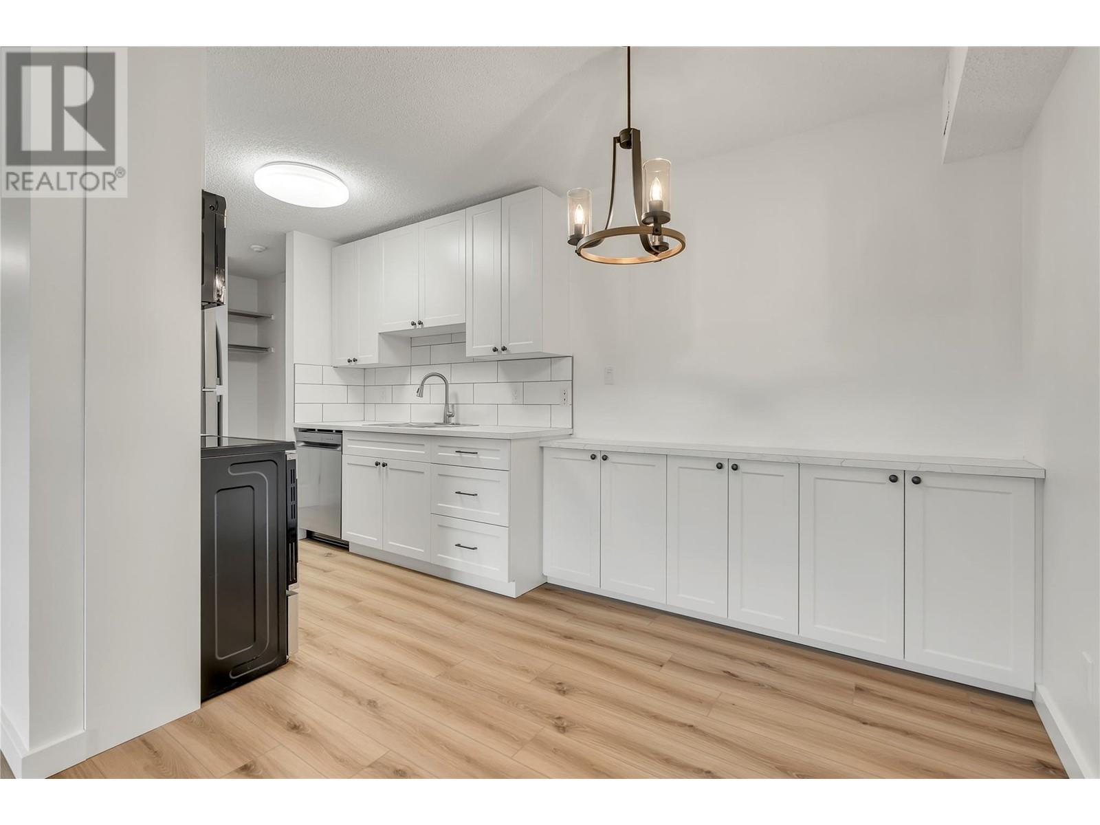 110 Skaha Place Unit# 107, Penticton, British Columbia  V2A 7L1 - Photo 4 - 10349168