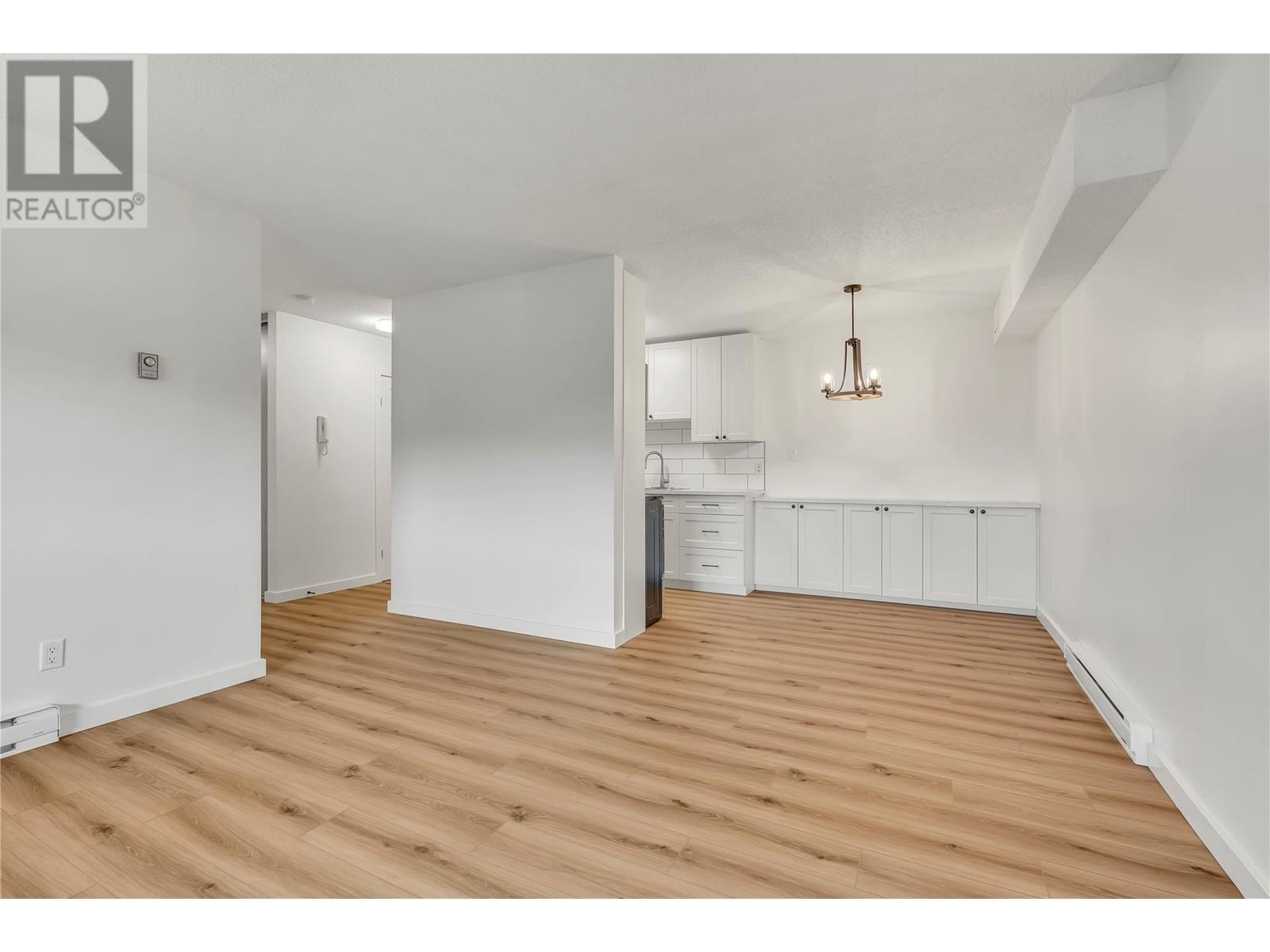 110 Skaha Place Unit# 107, Penticton, British Columbia  V2A 7L1 - Photo 5 - 10349168