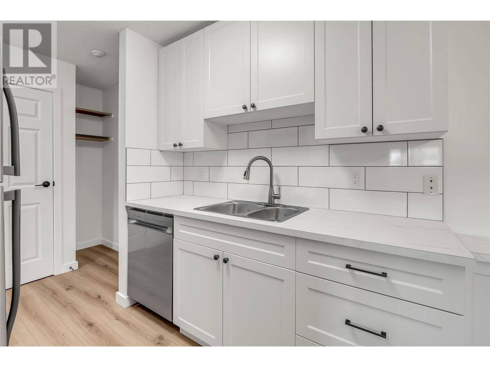 110 Skaha Place Unit# 107, Penticton, British Columbia  V2A 7L1 - Photo 7 - 10349168