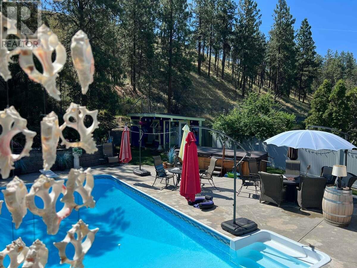 1742 Duncan Avenue E, Penticton, British Columbia  V2A 7E7 - Photo 2 - 10349229