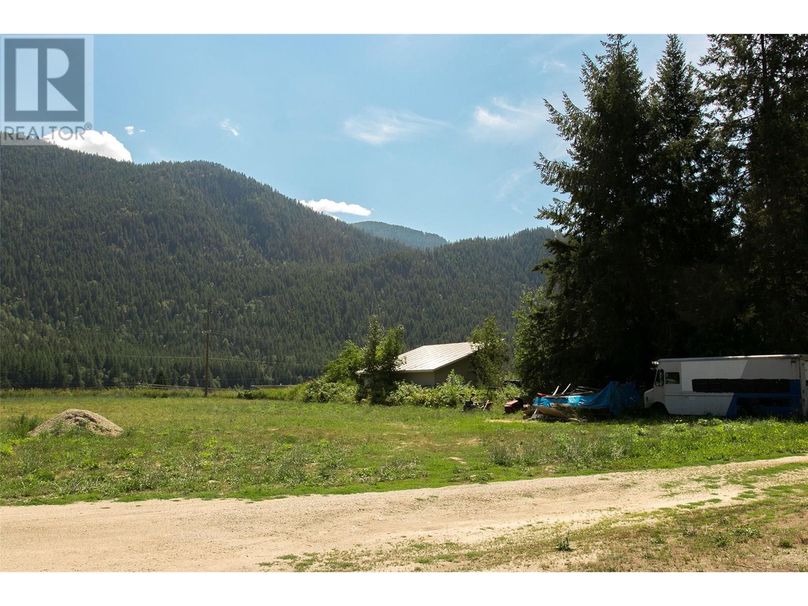 1411 Chalmers Road, Castlegar, British Columbia  V1N 4M7 - Photo 18 - 10349244