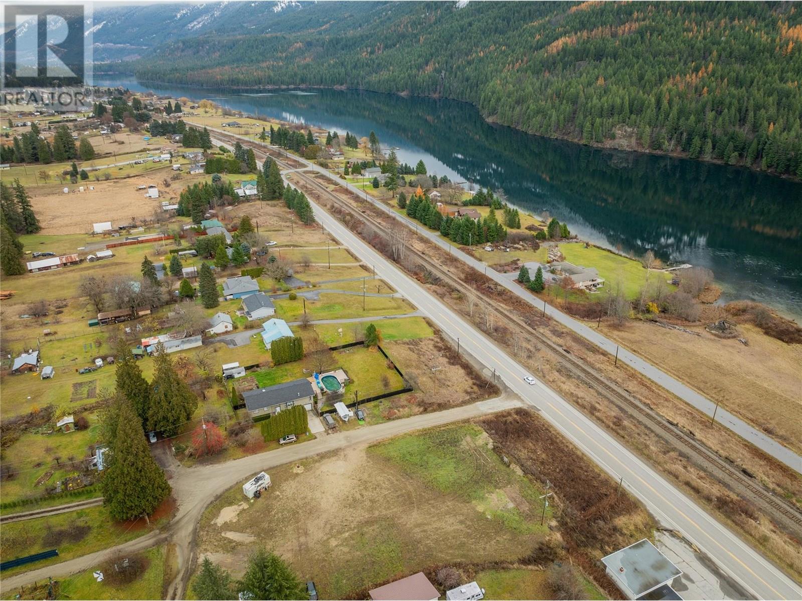 1411 Chalmers Road, Castlegar, British Columbia  V1N 4M7 - Photo 7 - 10349244