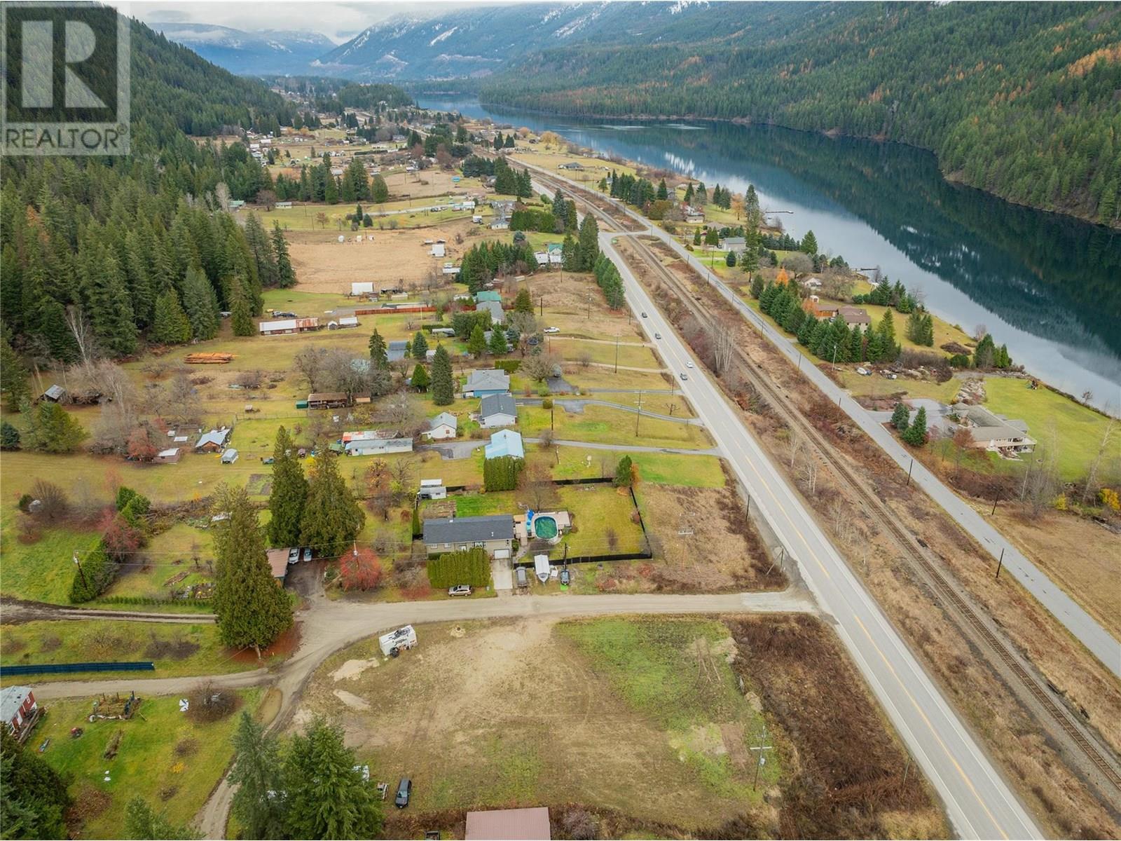 1411 Chalmers Road, Castlegar, British Columbia  V1N 4M7 - Photo 8 - 10349244