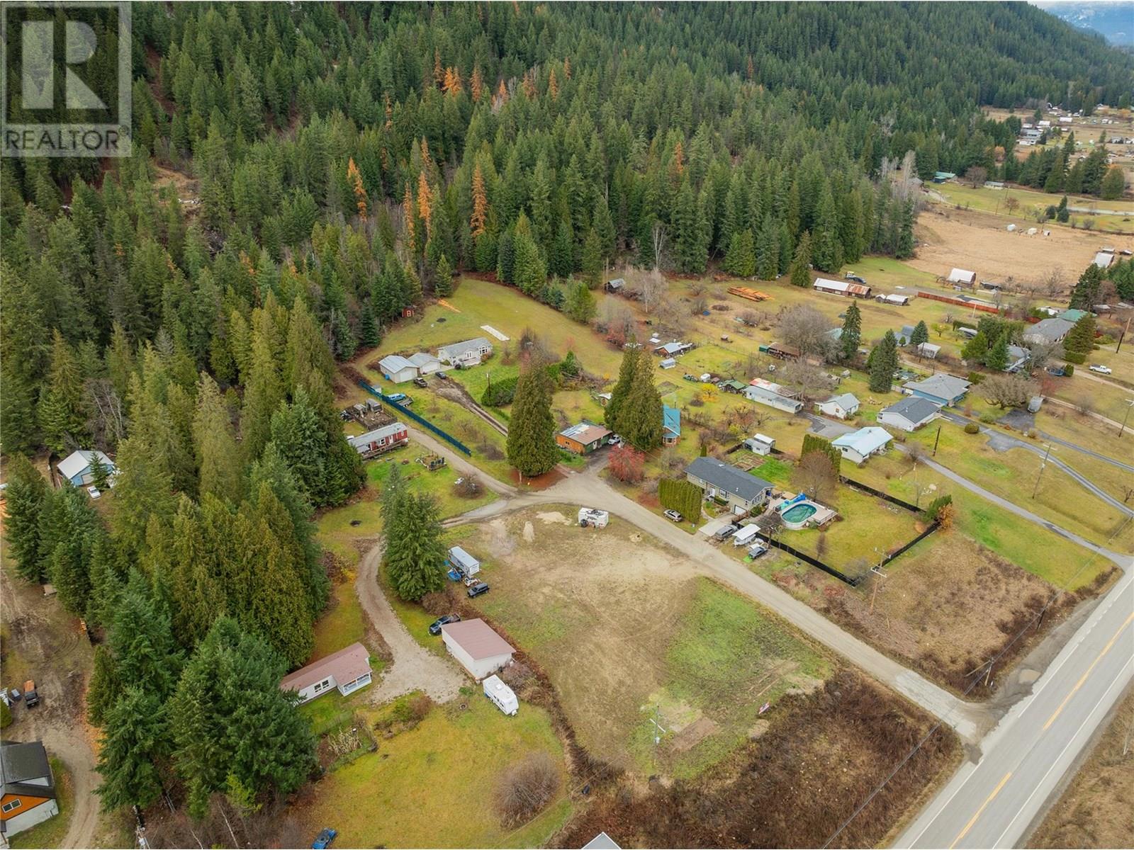 1411 Chalmers Road, Castlegar, British Columbia  V1N 4M7 - Photo 9 - 10349244