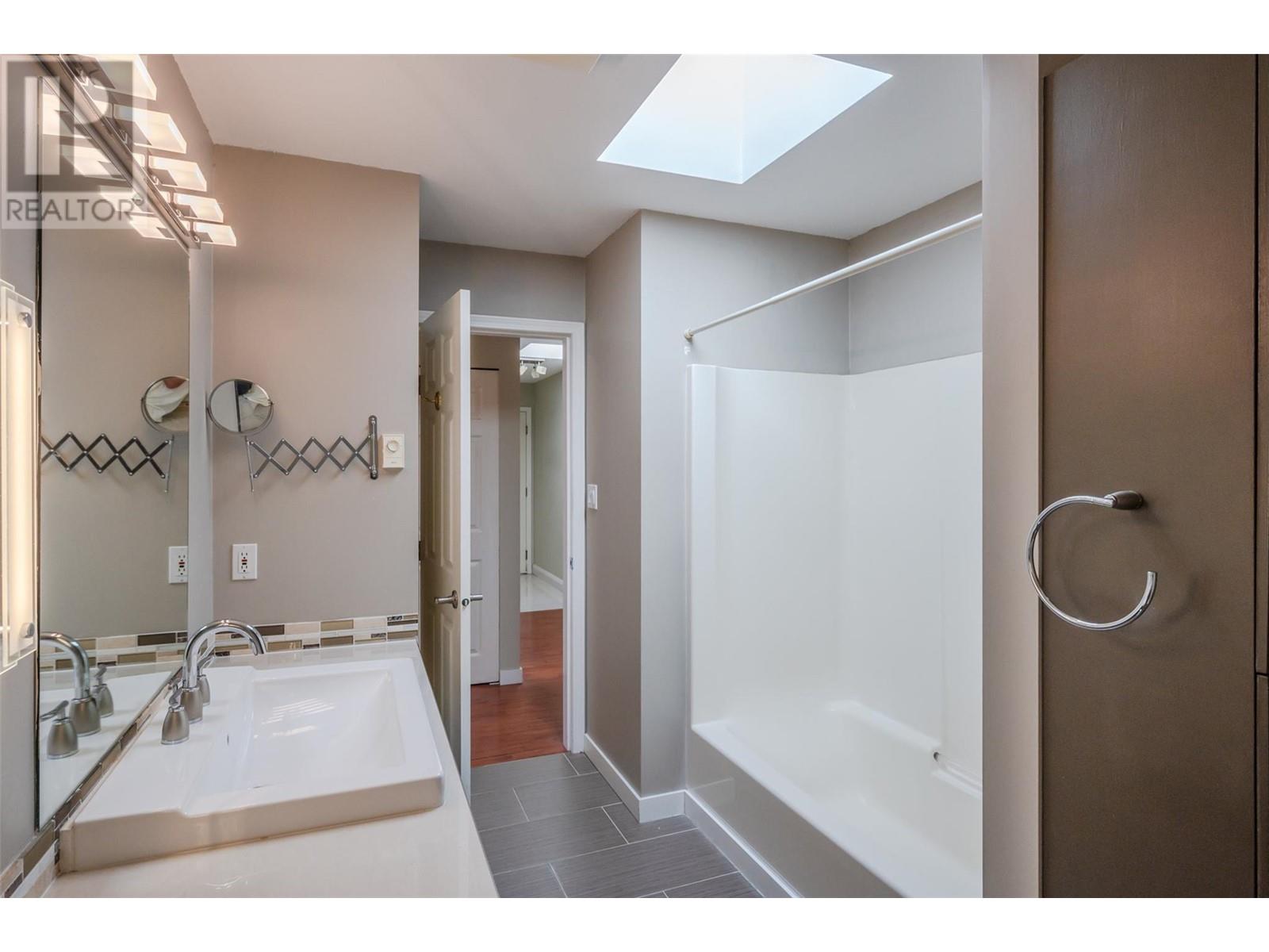 208 Ellis Street Unit# 303, Penticton, British Columbia  V2A 4L6 - Photo 26 - 10349357