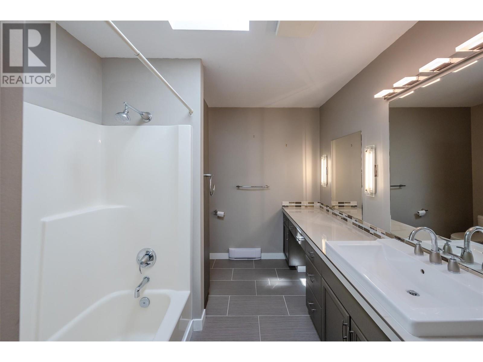208 Ellis Street Unit# 303, Penticton, British Columbia  V2A 4L6 - Photo 6 - 10349357
