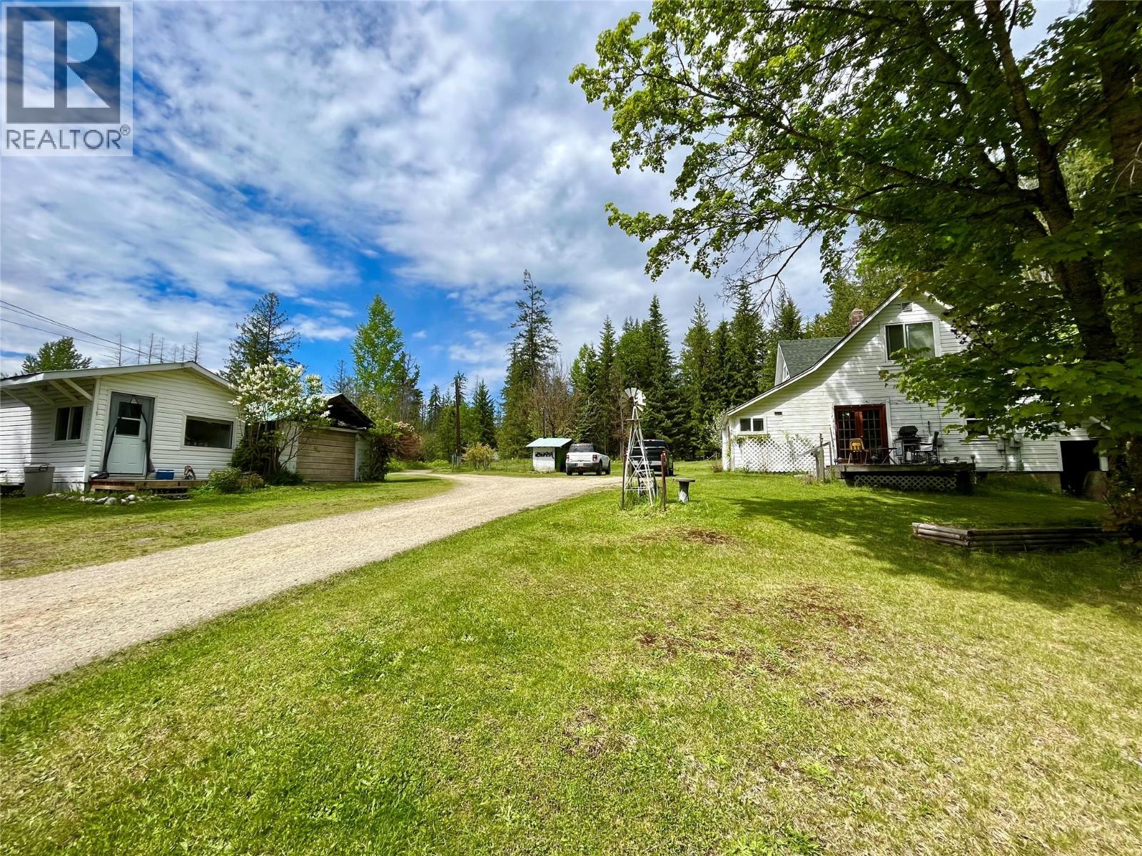 740 Highway 6 S, Nakusp, British Columbia  V0G 1R0 - Photo 1 - 10349240