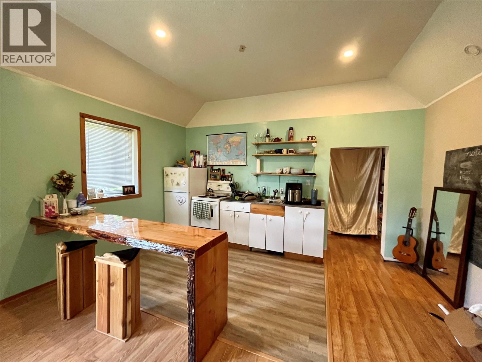 740 Highway 6 S, Nakusp, British Columbia  V0G 1R0 - Photo 13 - 10349240