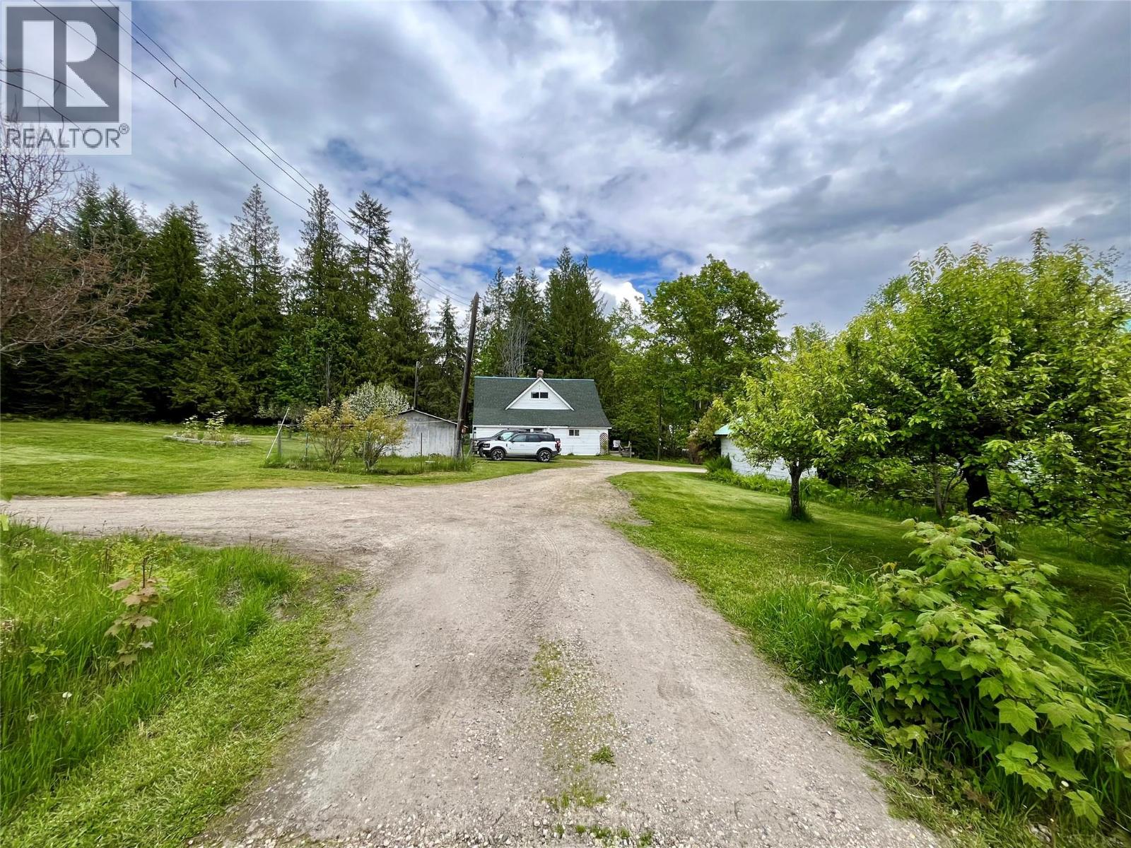 740 Highway 6 S, Nakusp, British Columbia  V0G 1R0 - Photo 16 - 10349240