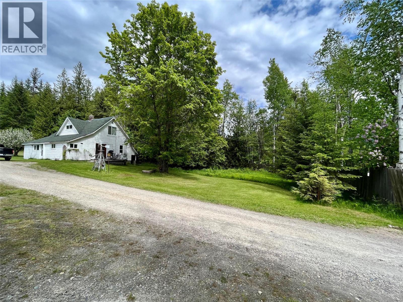 740 Highway 6 S, Nakusp, British Columbia  V0G 1R0 - Photo 2 - 10349240