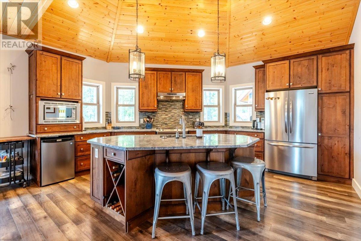 9942 Osprey Landing Drive, Wardner, British Columbia  V0B 2J0 - Photo 15 - 10349340