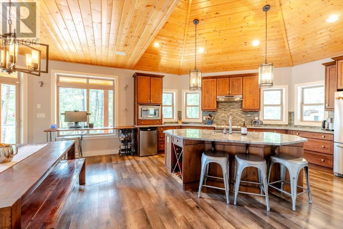 9942 Osprey Landing Drive, Wardner, British Columbia  V0B 2J0 - Photo 17 - 10349340