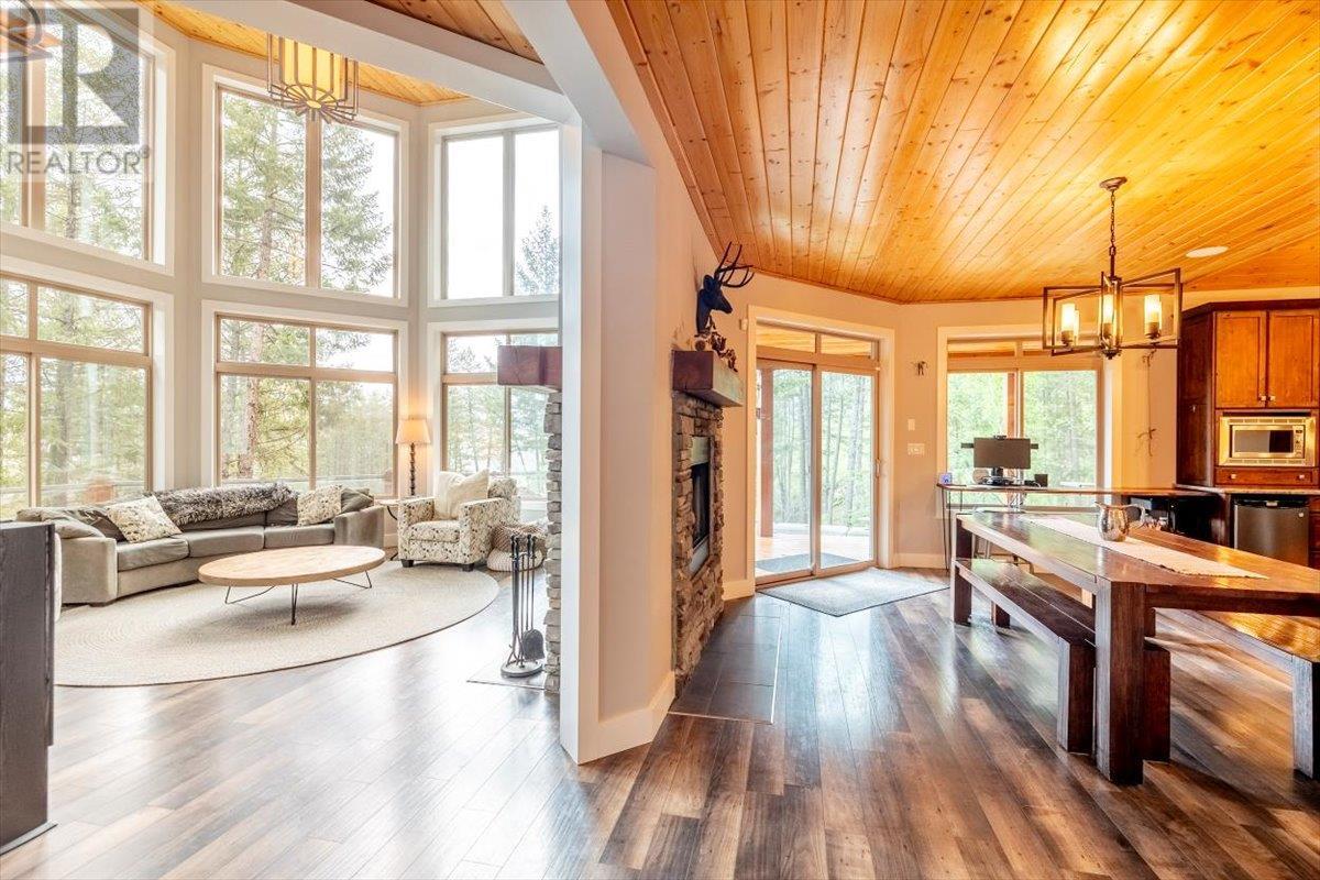 9942 Osprey Landing Drive, Wardner, British Columbia  V0B 2J0 - Photo 4 - 10349340