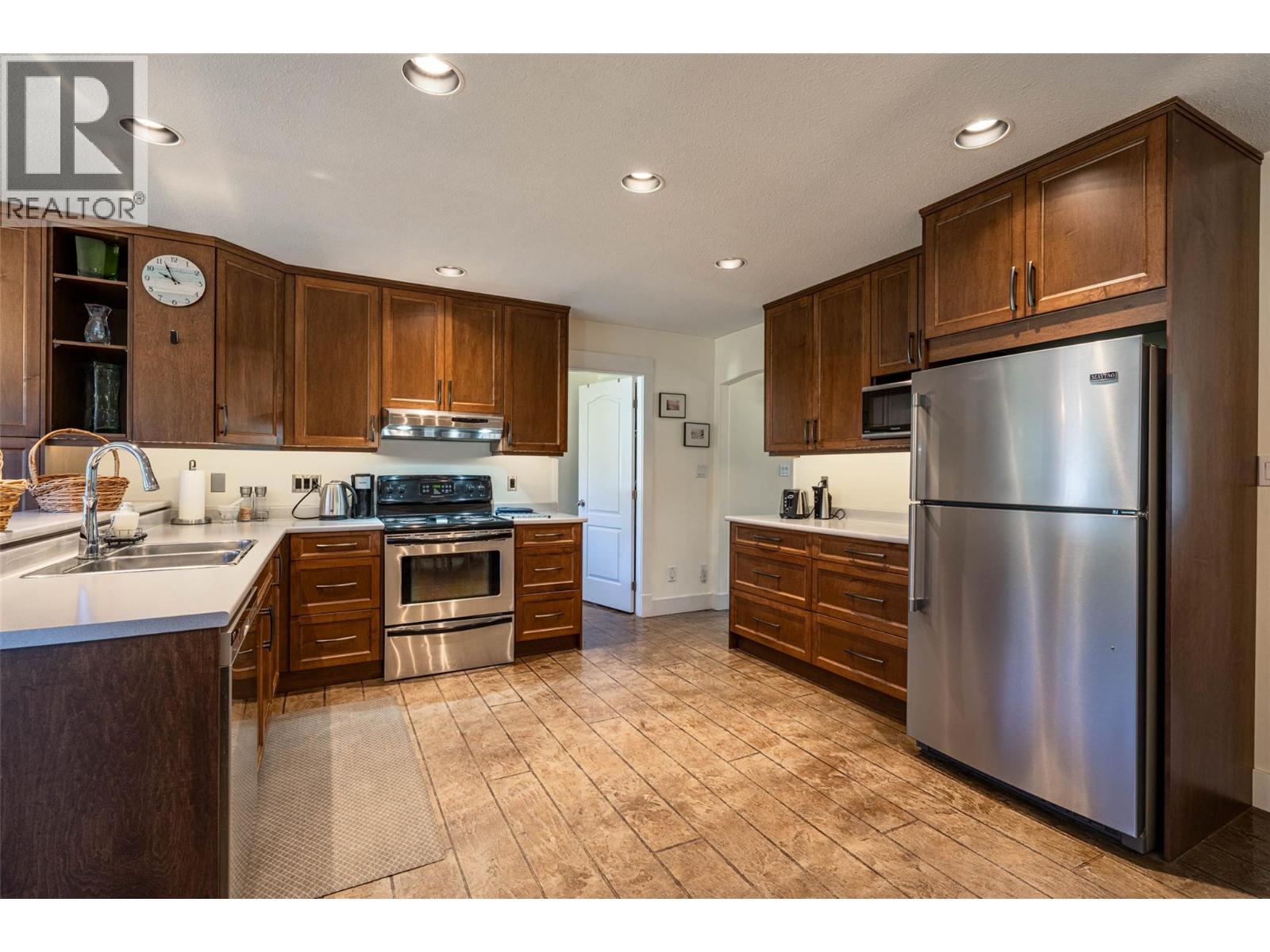 4858 Salmon River Road, Spallumcheen, British Columbia  V0E 1B4 - Photo 12 - 10347783