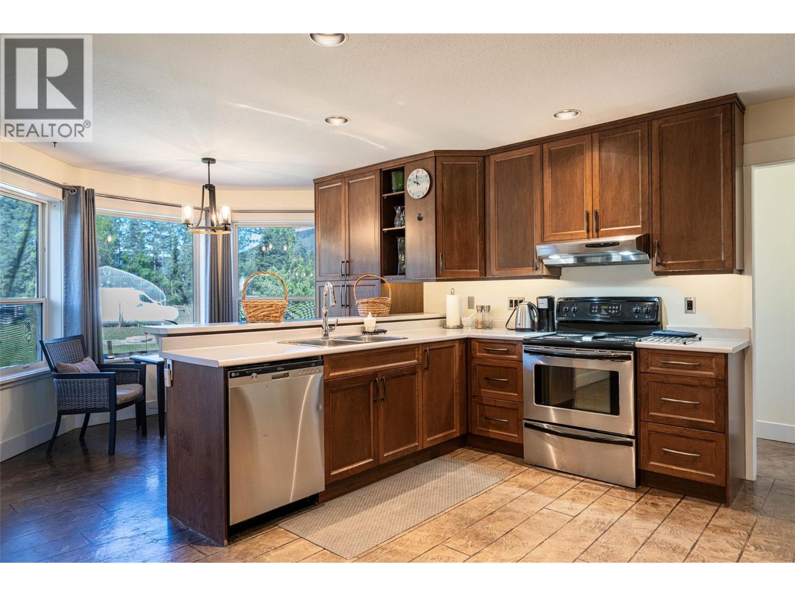 4858 Salmon River Road, Spallumcheen, British Columbia  V0E 1B4 - Photo 15 - 10347783